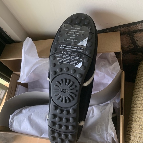 Uggs Hailey Slippers. Black. New in box. Size 8. - Picture 2 of 2